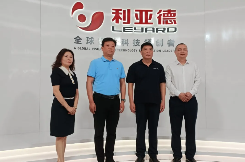 信阳副市长李新伟一行光临1xBET集团南方总部走访调研